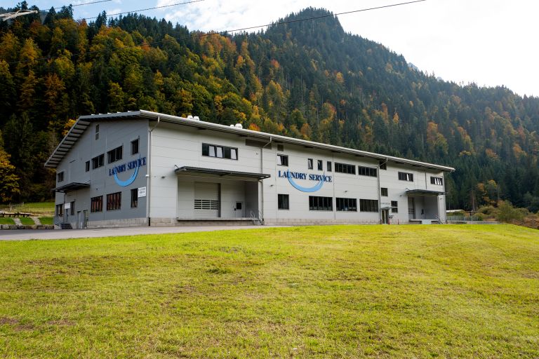 Ein ausserordentlich fortschrittlicher Industriebau im Saanenland.