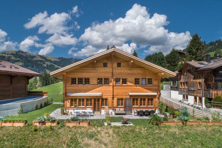 Südfassade Talwärts: Ein optimaler Standort und die perfekte Ausrichtung bieten eine maximale Sonneneinstrahlung.